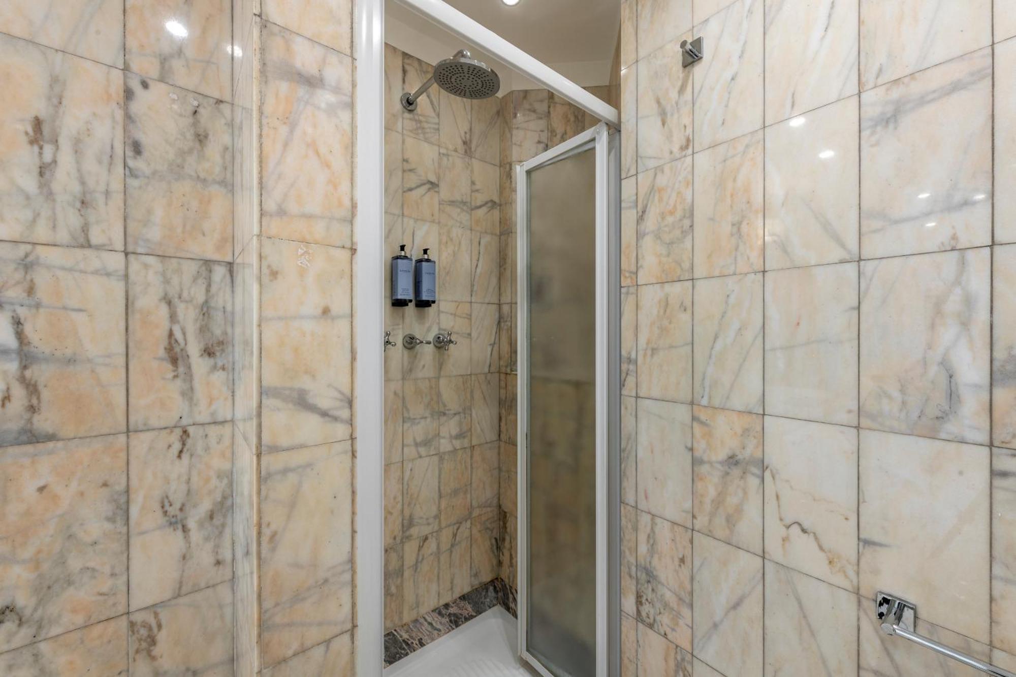 Milan Royal Suites - Duomo Santo Stefano Екстер'єр фото